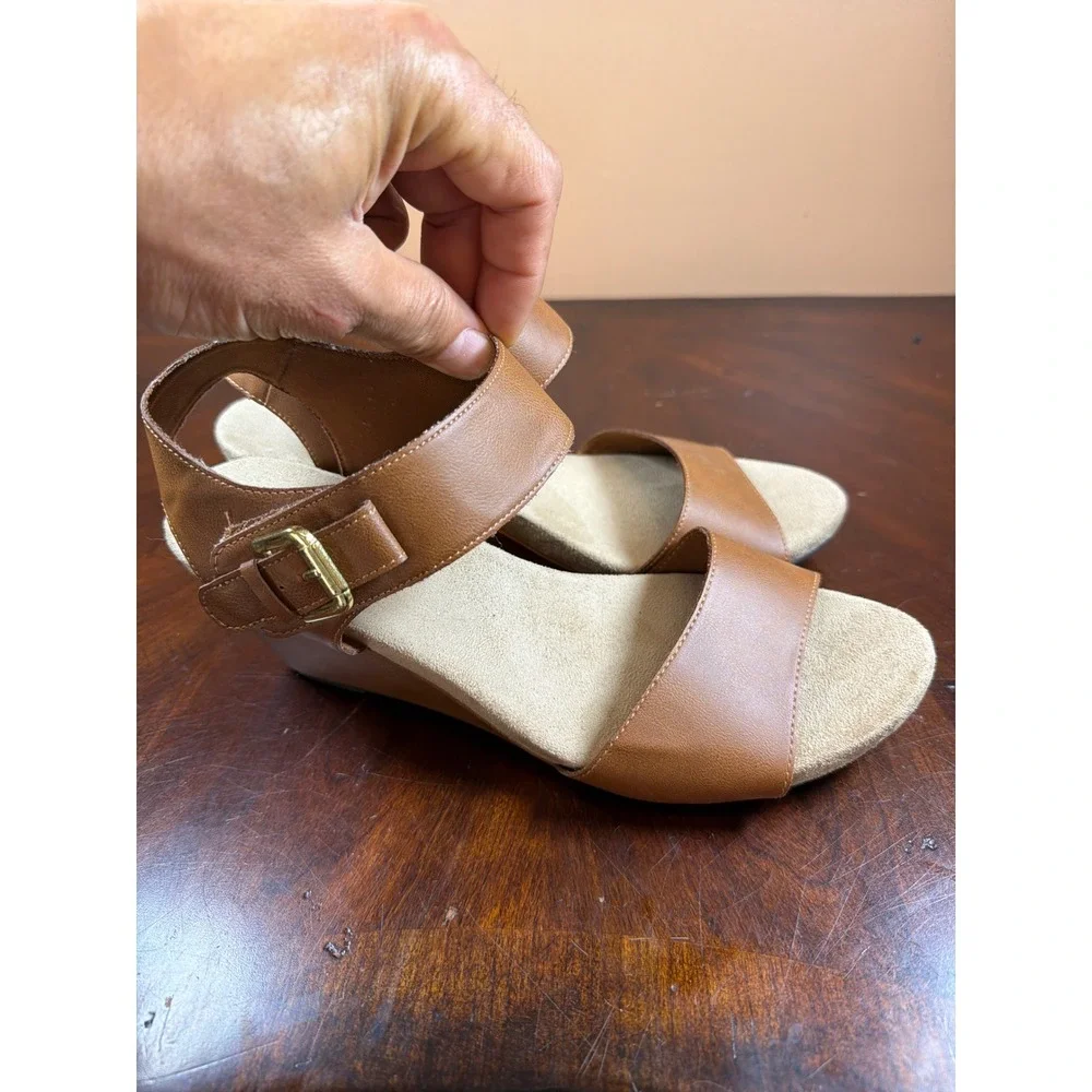 Comfort Plus by Predictions Womens Cognac Brown Wedge Sandals Ankle Strap Buckle